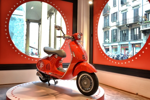Vespa 946 Natale